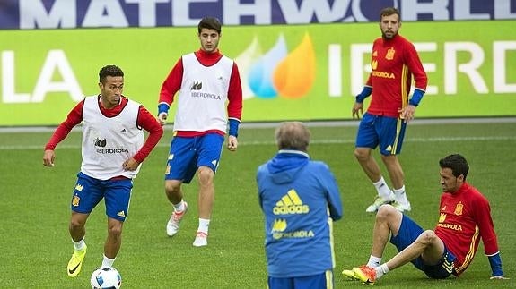 Varios jugadores de la selección española, en un entrenamiento. 