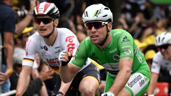 Cavendish celebra la victoria.  