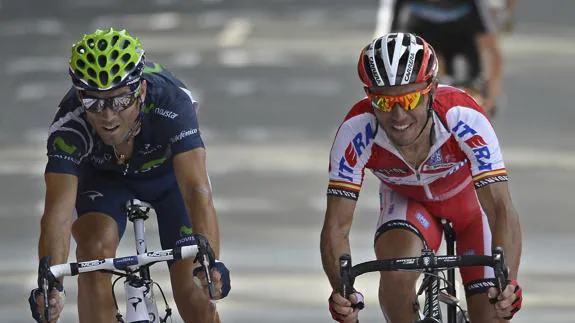 Alejandro Valverde (izquierda) junto a 'Purito' Rodríguez (derecha), durante una carrera. 