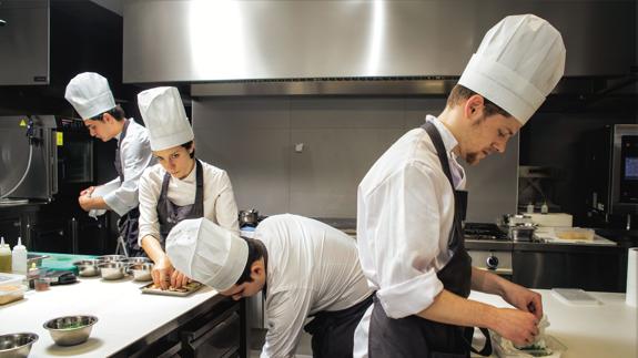 Cocineros en un restaurante de Córdoba.