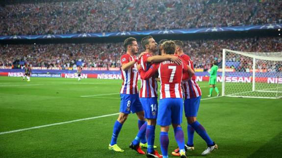 Los jugadores del Atlético festejan el gol de Carrasco al Bayern. 