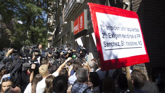 Ambiente en la calle Ferraz.