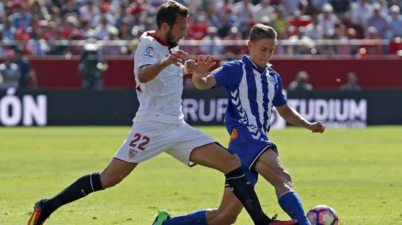 Franco Vázquez (i) y Marcos Llorente. 