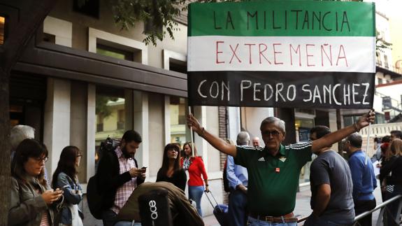 Protestas ante el Comité Federal del PSOE