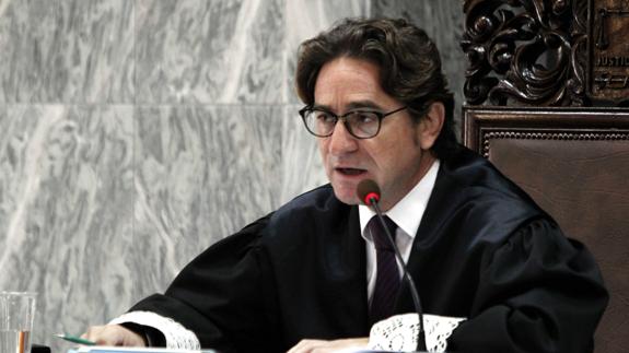 El juez Salvador Alba durante la lectura de una sentencia
