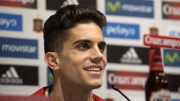 Marc Bartra, en rueda de prensa en Granada. 