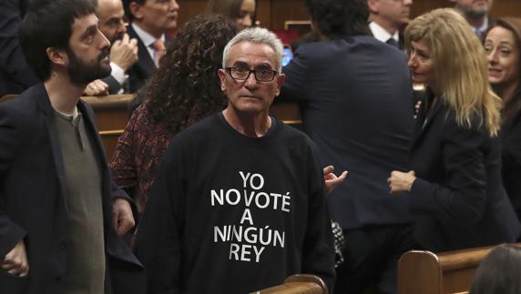 Los diputados de Unidos Podemos Diego Cañamero (d) y Pablo Bustinduy (i).