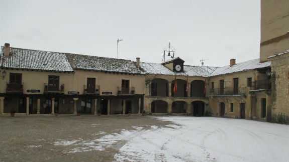 Plaza Mayor de Pedraza nevada.