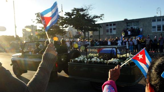 La urna con las cenizas de Fidel Castro inicia su viaje hasta Santiago.