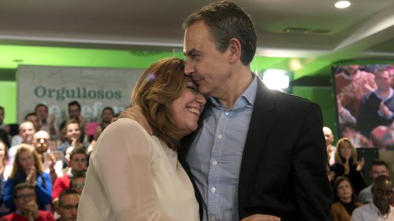 Dïaz se abraza con Zapatero. 