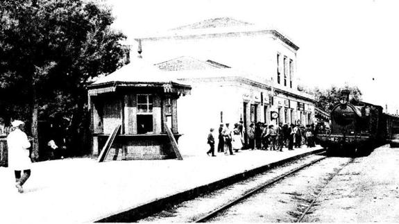 Foto de época de la estación ferroviaria de Ribadavia.
