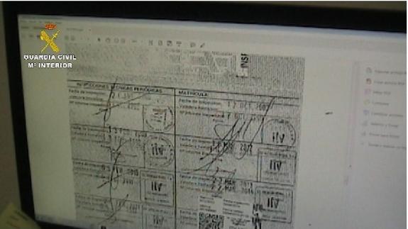 Imagen de la documentación que utilizaban para el fraude.  Guardia Civil