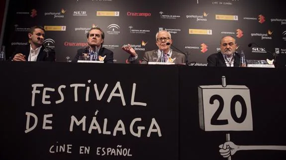 David Rodríguez, de ComsCore; Juan Antonio Vigar, director del Festival de Málaga; Ramón Colom, presidente de FAPAE, y Manuel Gómez Cardeña, presidente de la AEPAA-APRIA, en la rueda de prensa. 