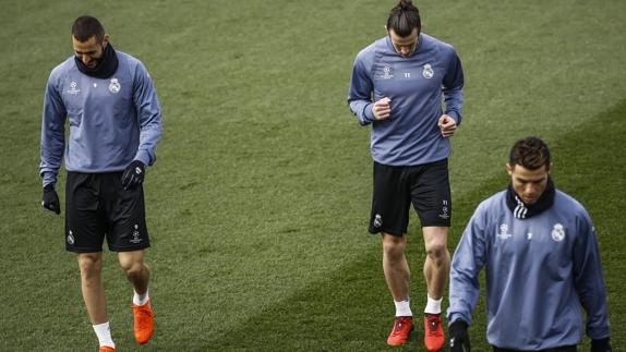 Benzema, Bale y Cristiano, entrenándose. 