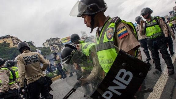 Policías venezolanos durante una manifestación opositora.