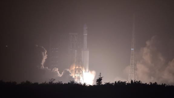 La nave Tianzhu-1 despega desde el centro de lanzamiento de Hainan, en China.