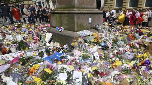 Homenaje a las víctimas de Mánchester en la ciudad británica.
