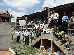 Inauguración de alojamientos turísticos financiados a través del programa Proder, en el año 2002.|HOY