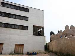 Imagen del polémico edificio, enclavado en la Alcazaba de Badajoz. / HOY