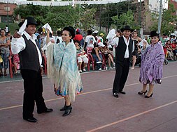 El colectivo de bolivianos celebró la fiesta de la independencia, que se produjo hace 183 años. / M.N.