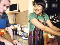 Ella preparó unos fideos con almejas y él, su plato preferido, el pisto manchego de su madre./HOY