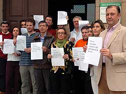 Protesta de profesores en contrato laboral en la sede universitaria de Plasencia./ HOY