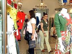 Las tiendas tradicionales y especializadas son las preferidas para comprar ropa y calzado; se valora sobre todo la calidad. / BRÍGIDO