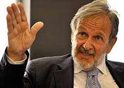 «A mi padre le quisieron matar los dos bandos de la Guerra Civil»