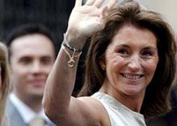 La primera mujer de Sarkozy es hija de gitano.