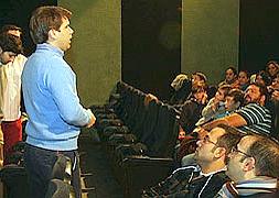 El placentino Santiago Requejo estrena 'Rhodéa' en la ciudad el Jerte