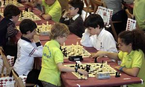 Jóvenes participantes en el torneo San Jorge de ajedrez. JORGE REY