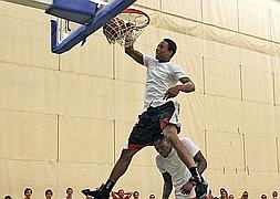 Los 'raptors' Weems y DeRozan vuelan en el Campus Calderón