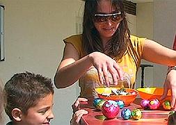 La tradición de los huevos de pascua llega a Badajoz