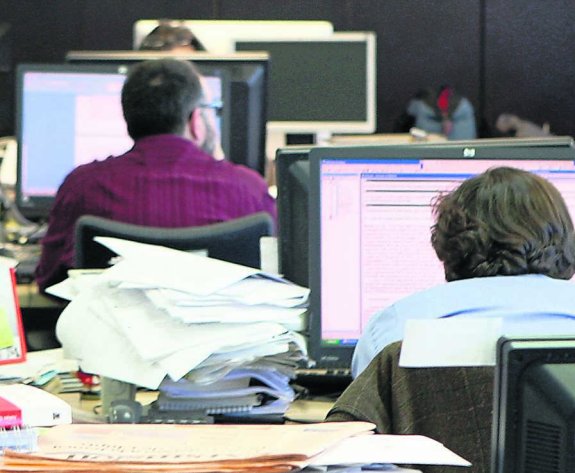 AEDE recuerda que los periódicos españoles dan empleo a 8.000 profesionales. 