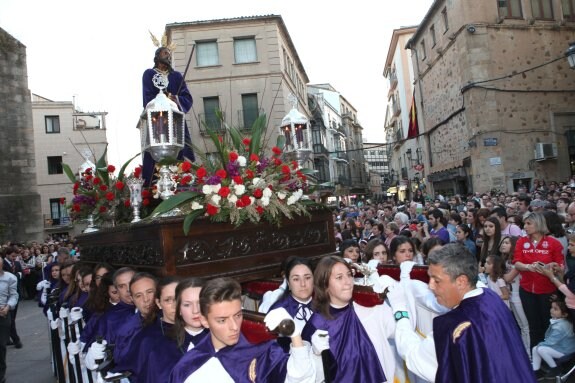 Jesús del Perdón, a su salida a una abarrotada Plaza de San Juan