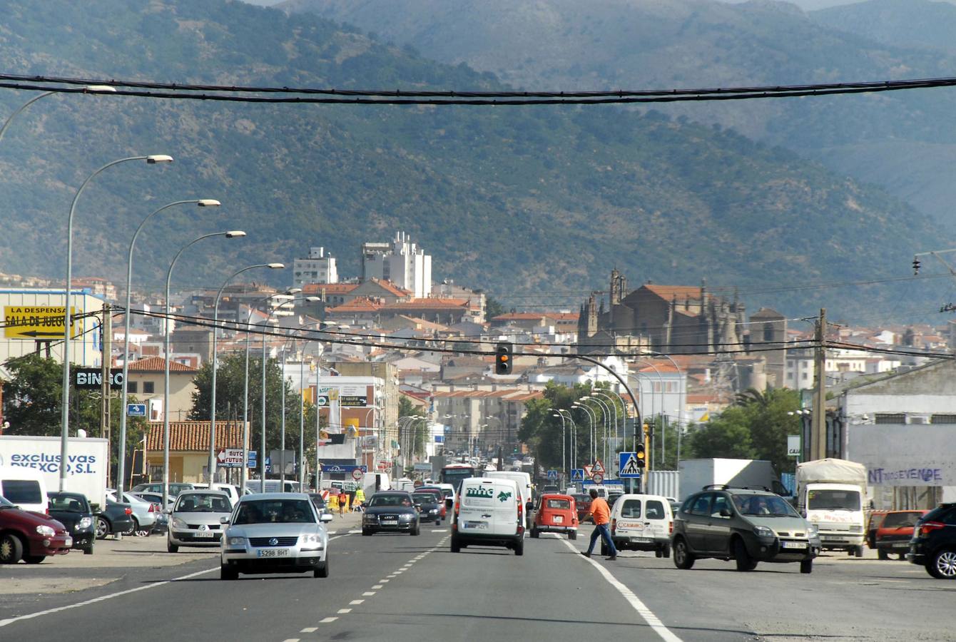 La avenida Martín Palomino es una de las principales vías de entrada a Plasencia. :: hoy
