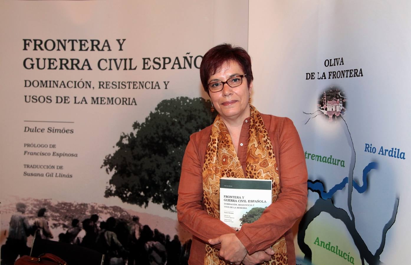 Dulce Simoes en la presentación del libro.