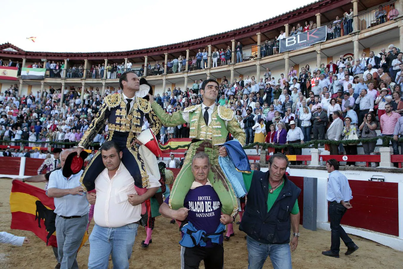 Fernando y Perera abrieron la puerta grande::