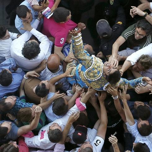 El extremeño Perera sale a hombros por la puerta grande de la Monumental de Las Ventas
