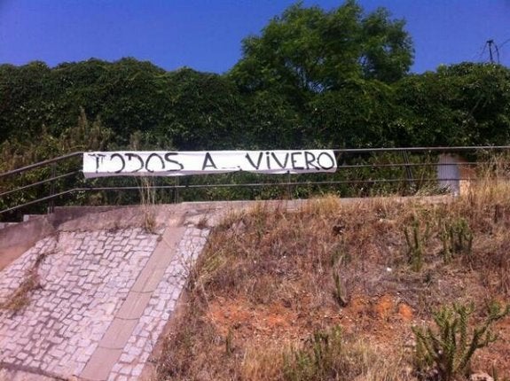 Varios lugares de Badajoz animan a apoyar al equipo este domingo. :: j. v. arnelas y cd badajoz