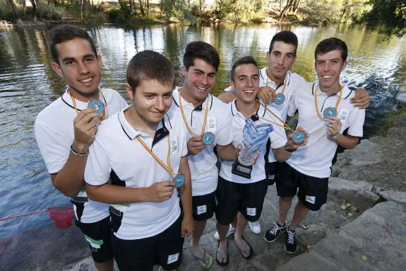 La selección U-23 ha conseguido el tercer puesto en el campeonato de España. :: andy solé