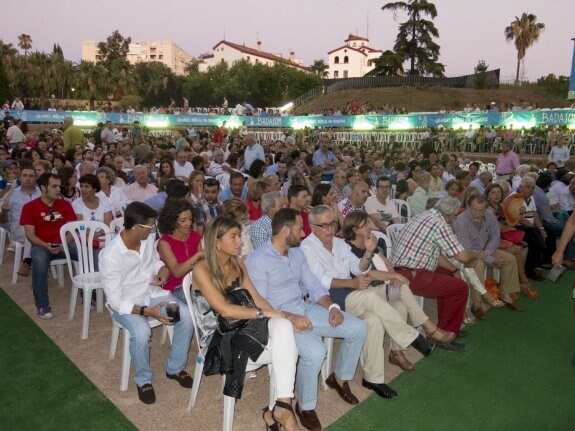 En el auditorio Ricardo Carapeto repleto de asistentes en el concierto de la fadista Mariza . :: pakopí