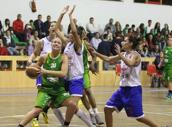 Callan Taylor, en un partido en el Serrano Macayo. :: hoy