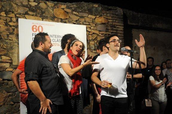 Actores que componen 'El Eunuco' tras finalizar la obra.