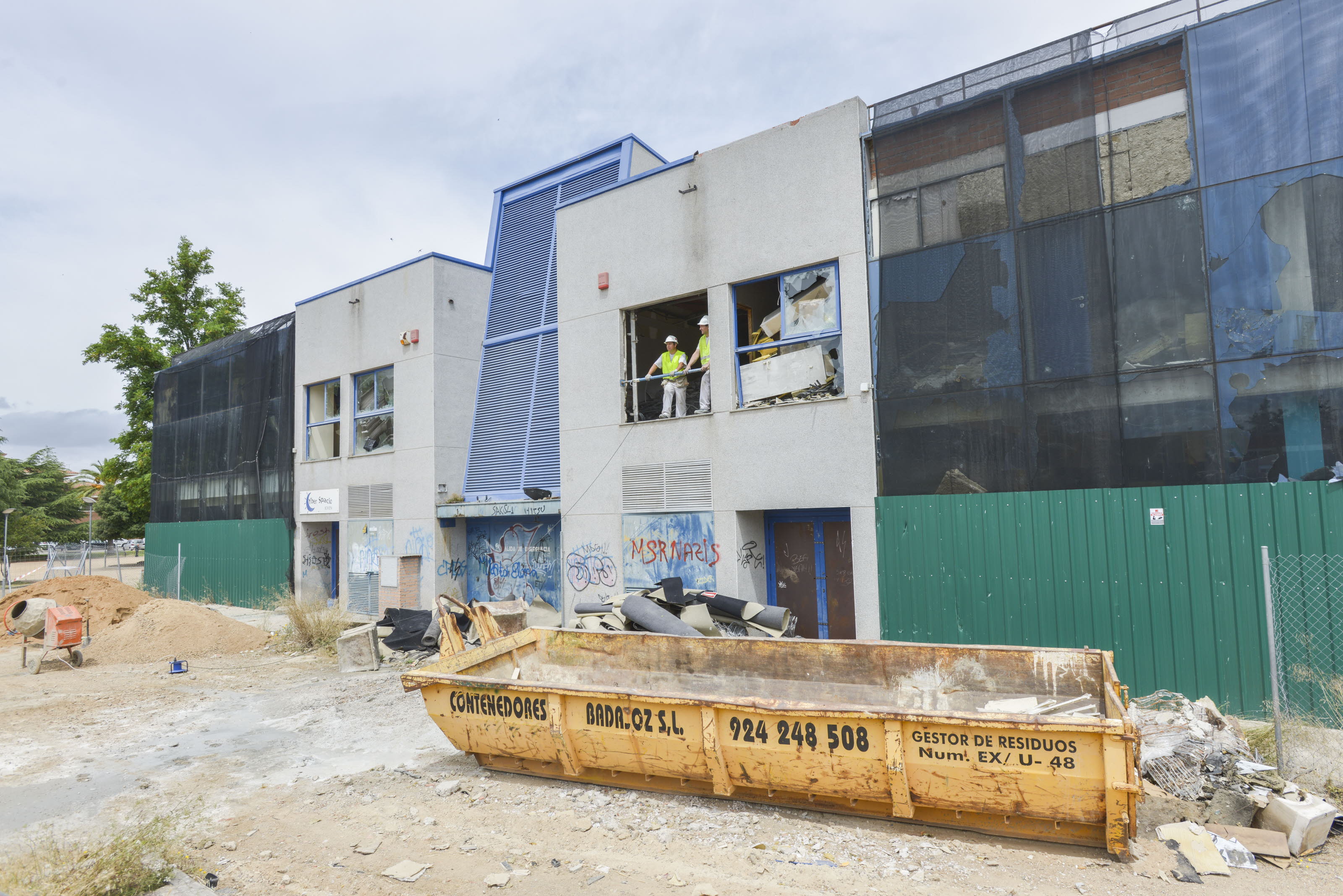 Exterior del edificio Puente Real, que se convertirá en el Centro Joven. JOSÉ VICENTE ARNELAS