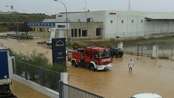 El agua ha inundado el Polígono El Prado en Mérida