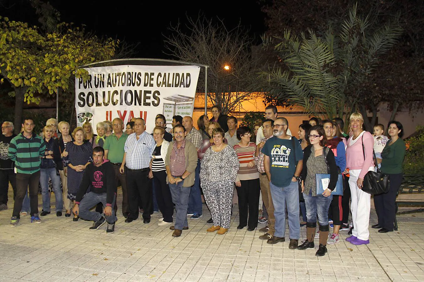 Santa Lucía protesta por el servicio de autobús