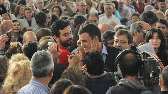 Pedro Sánchez:  En Extremadura "hay hambre de cambio"