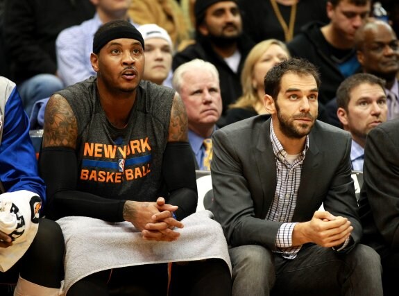 Calderón, con 'Melo' en el banquillo de los Knicks. :: efe