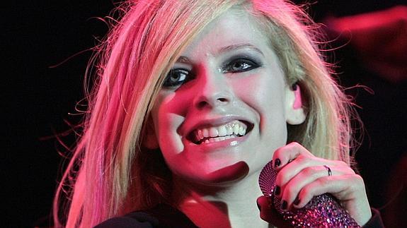 Avril Lavigne durante un concierto en Budapest. 